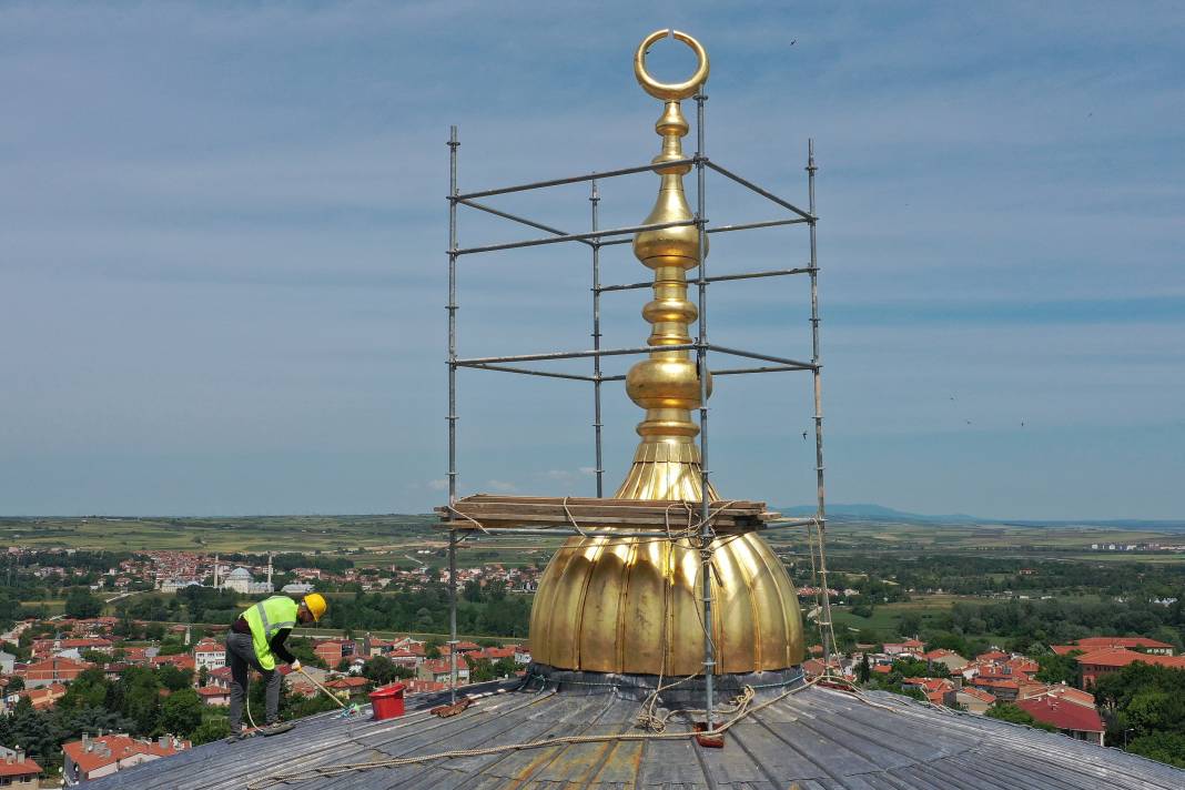 Selimiye Camisi'nin ana kubbe aleminin montajı tamamlandı 11